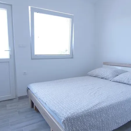 Domani Apartment Vir